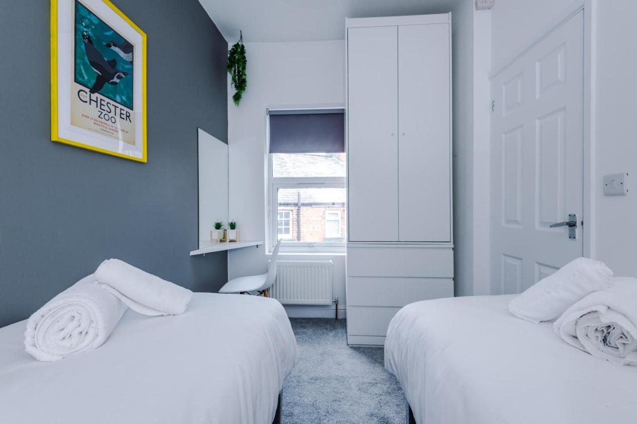 New! Stylish 2-Bed Home, In Chester By 53 Degrees Property, Ideal For Long Stays, Great Location - Sleeps 6 Exteriér fotografie